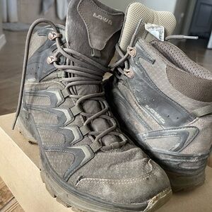 Lowa Men’s Beige and Brown Hiking Boots